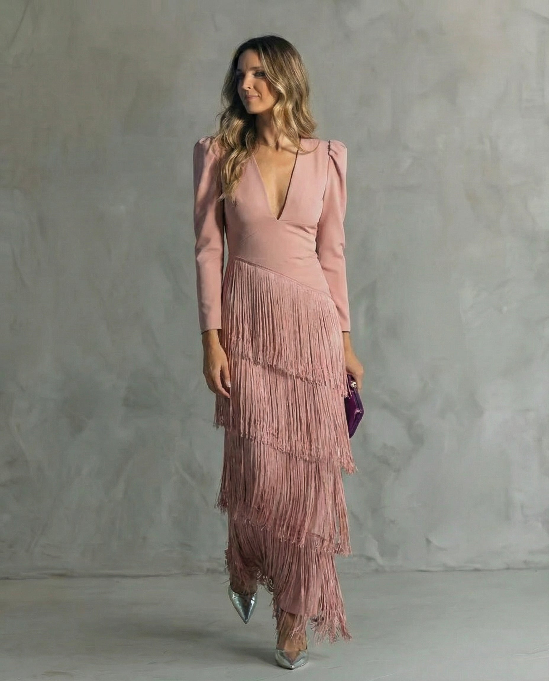 Clara · Abito Elegante con Maniche a Frange