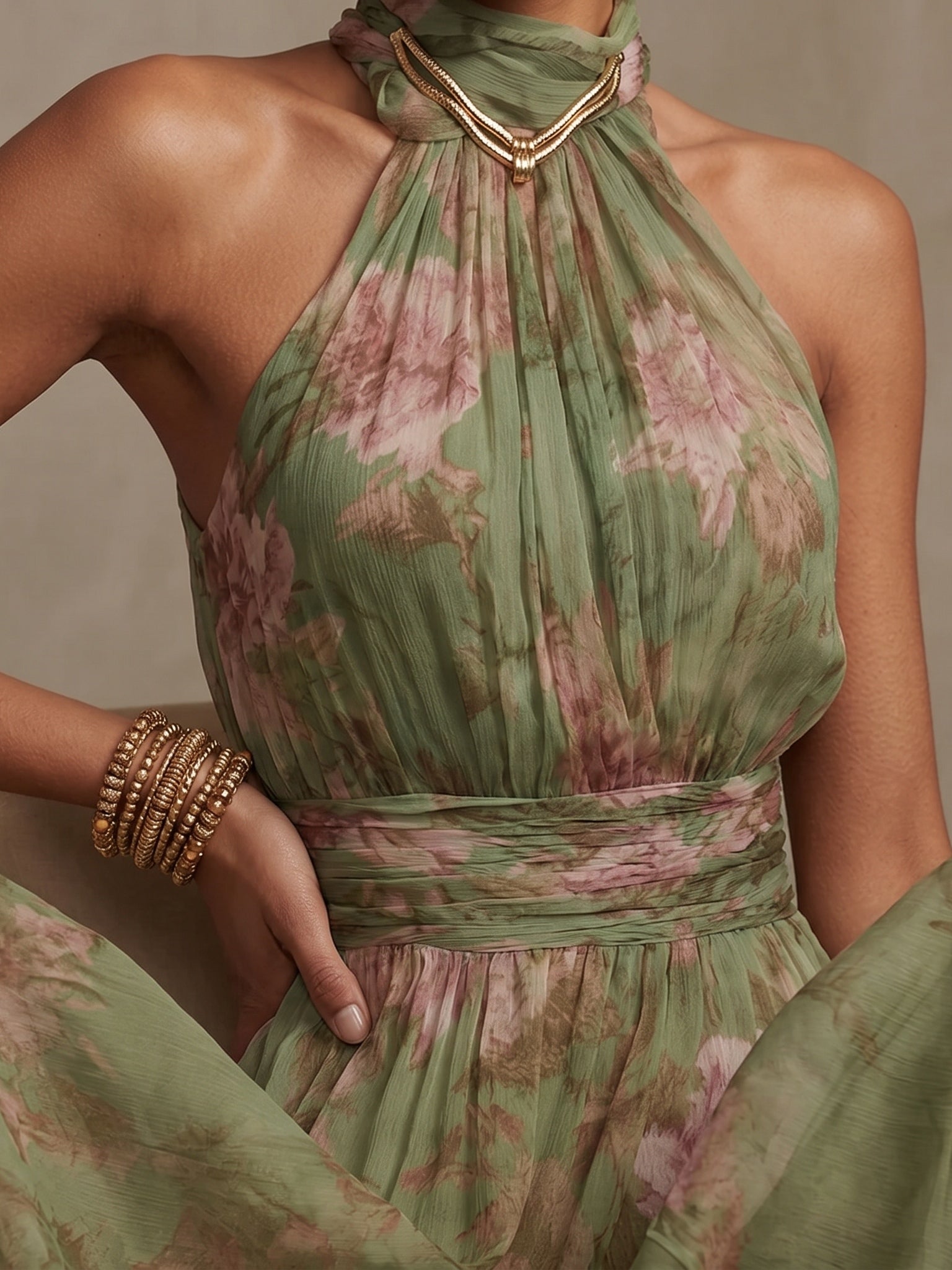 Abito Maxi Halter in Chiffon Verde con Fiori