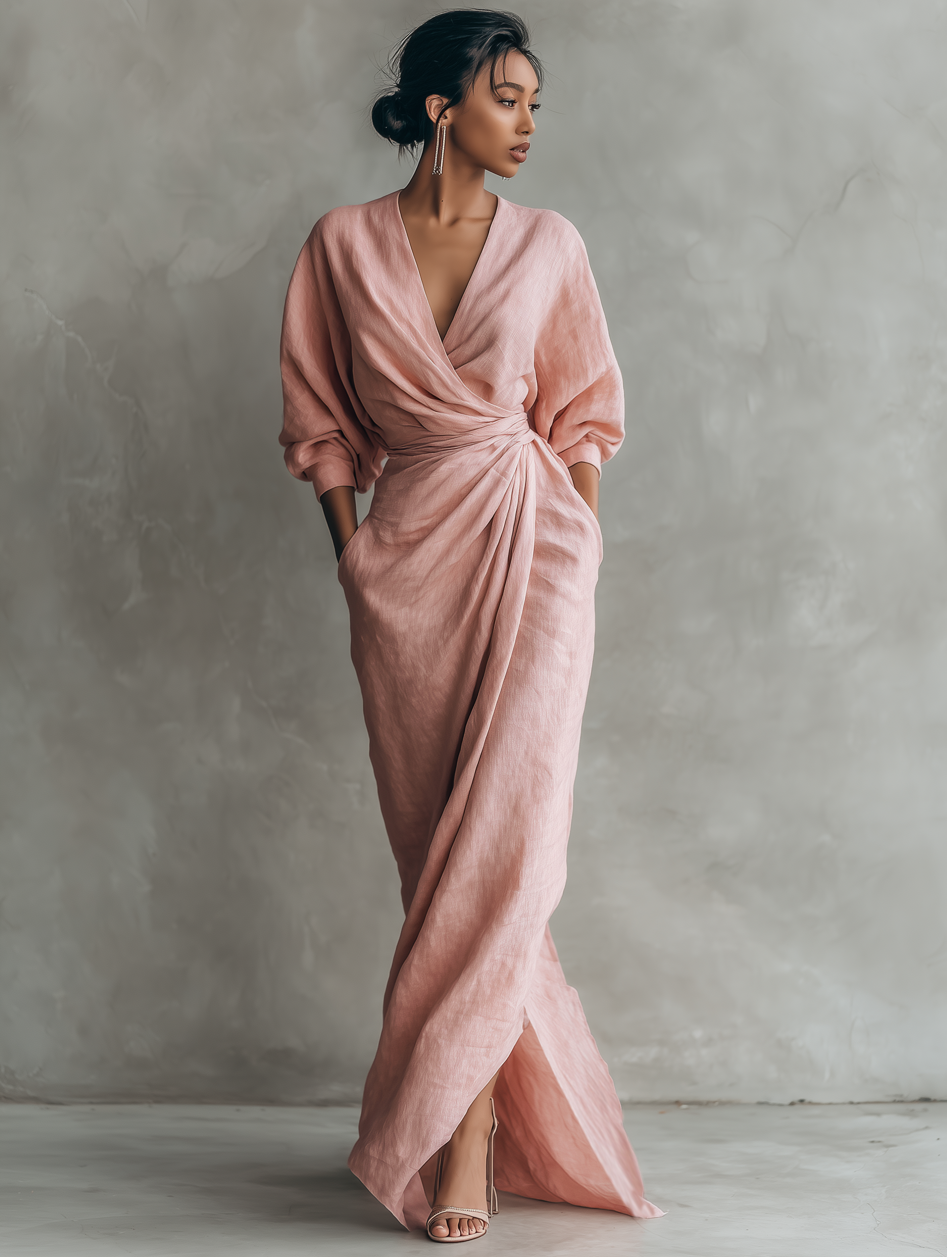 Vestito lungo in lino minimalista