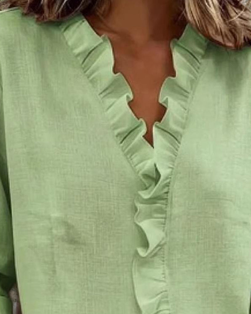 Chiara™ | Camicetta con scollo a V e delicate balze